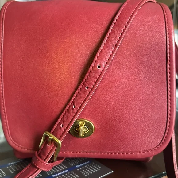 Coach 7 5/8 Vintage flap bag in mint condition wide and strap 21.5 inches long. - Picture 5 of 16